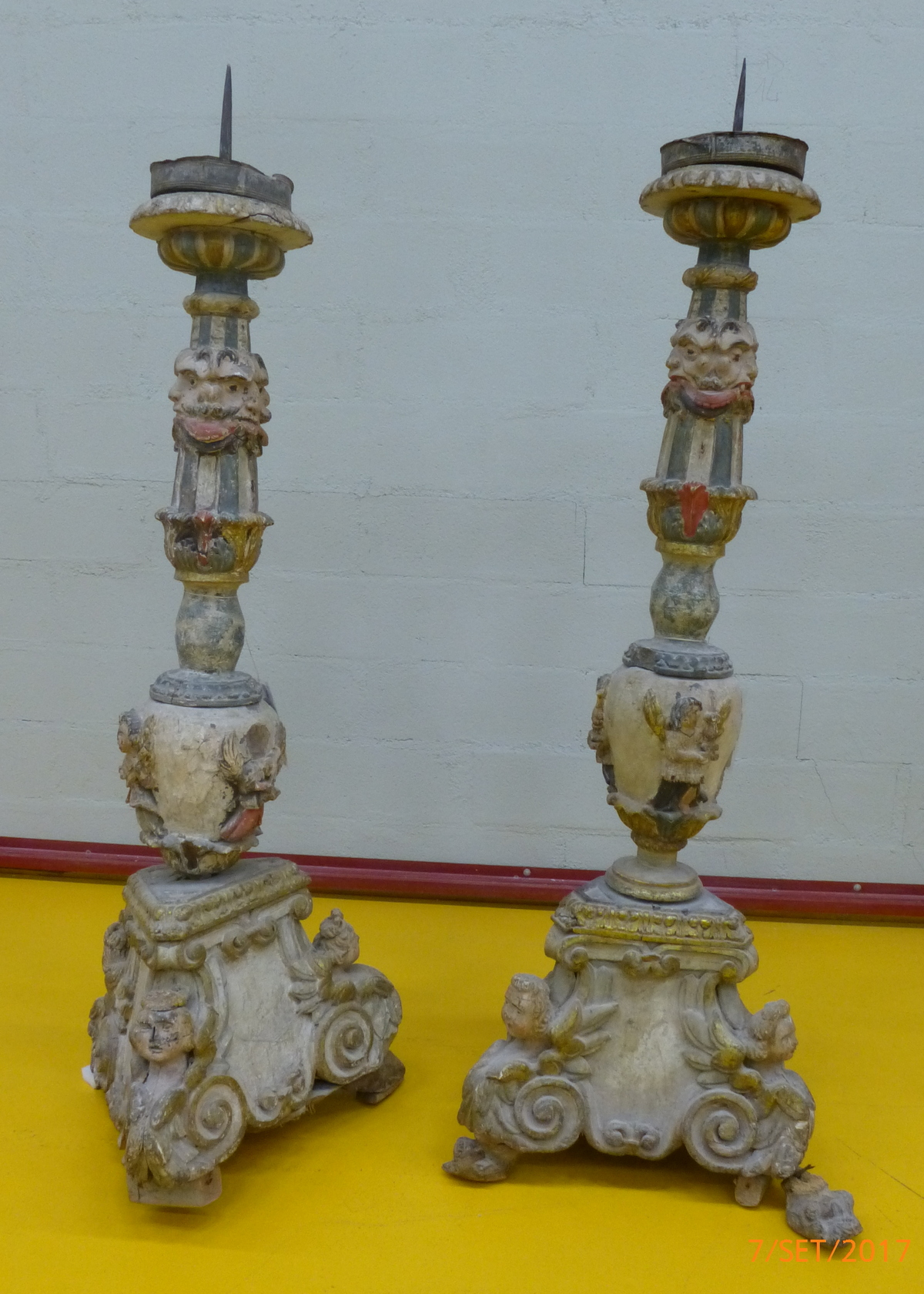 candelabro, coppia - bottega umbra (secc. XVI/ XVII)