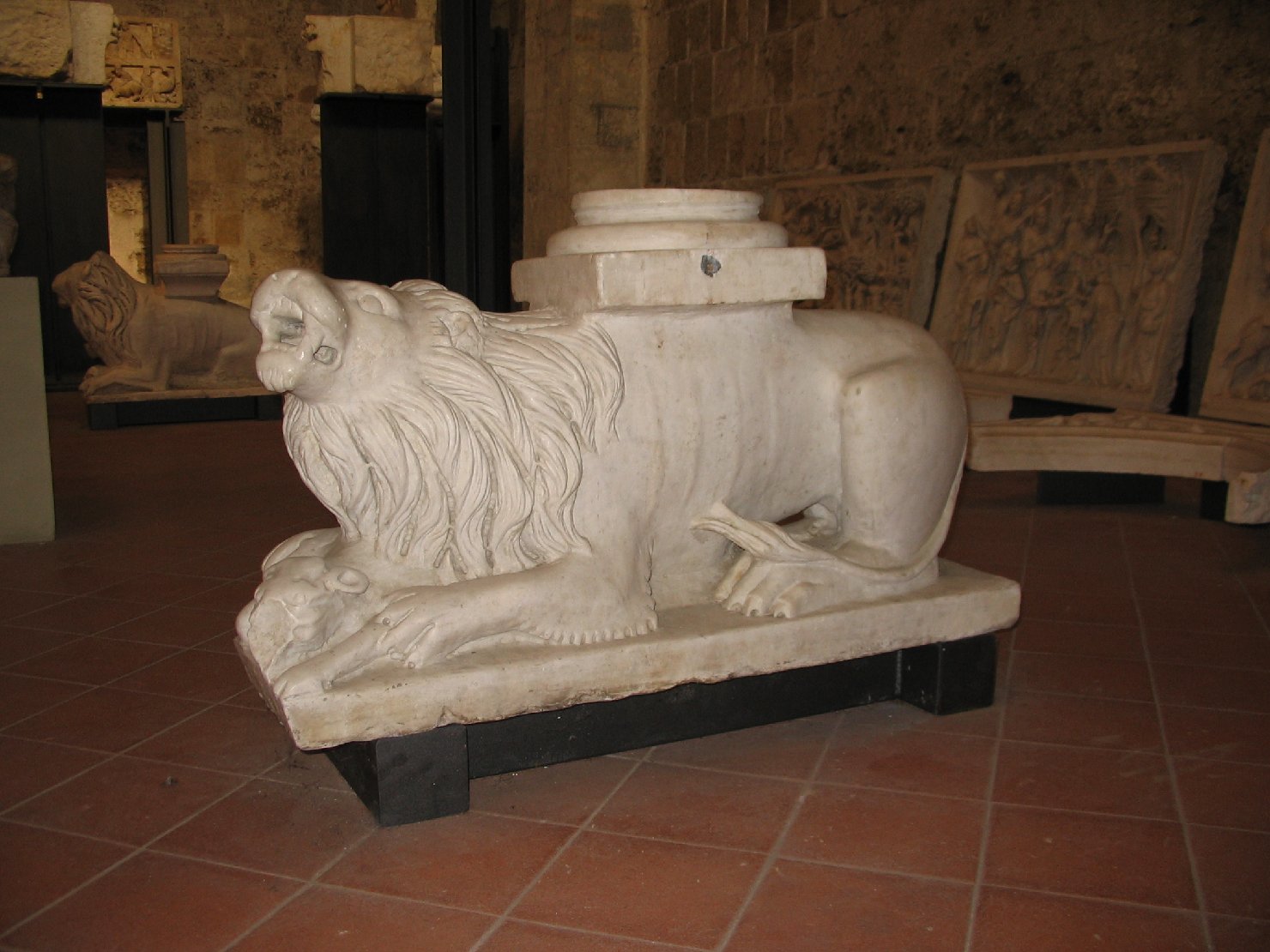 Leone stiloforo (scultura, elemento d'insieme) di Lupo di Francesco (attribuito) (prima metà sec. XIV)