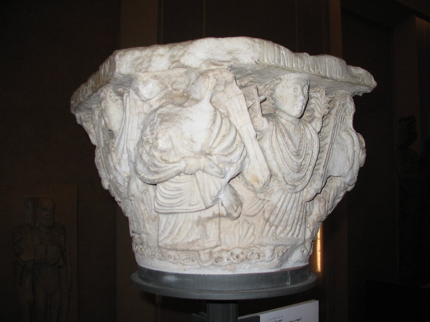 Angeli e figure umane (capitello, opera isolata) - bottega pisana (seconda metà sec. XII)