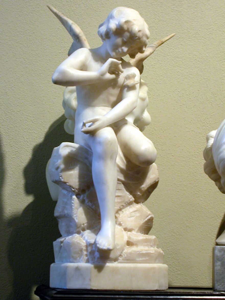 Amore seduto con farfalla, Amore (statuetta, opera isolata) - bottega volterrana (secc. XVIII/ XX)