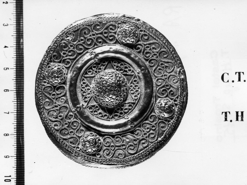 fibula circolare - deposizione longobarda (prima metà sec. VII d.C)