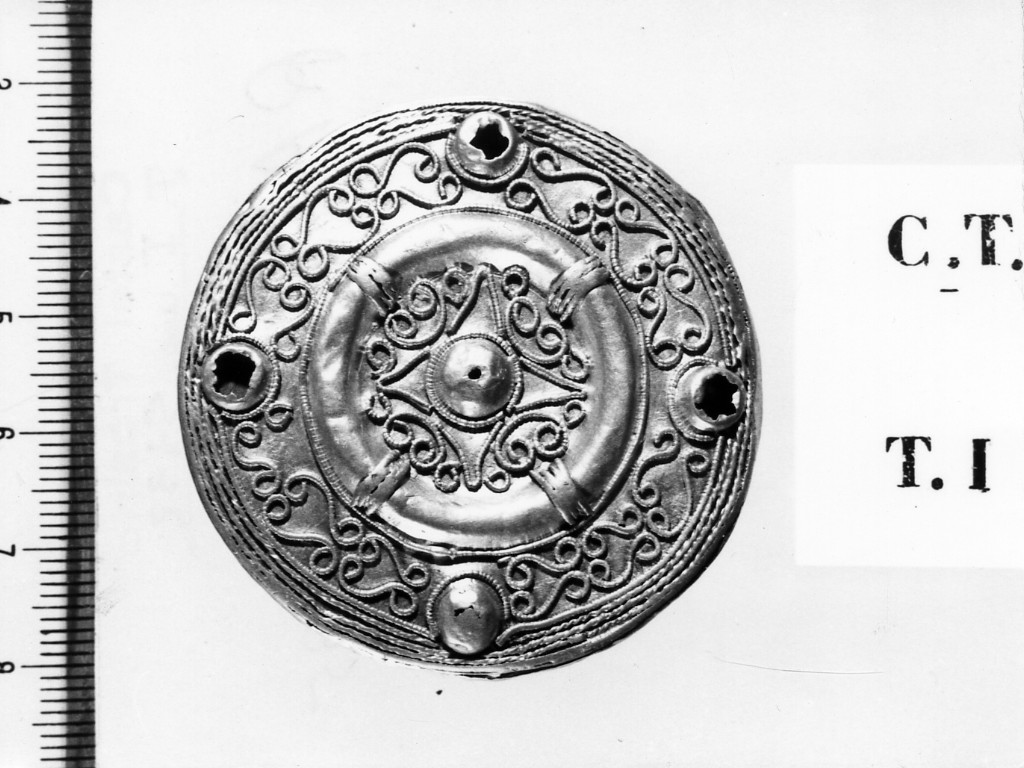 fibula circolare - deposizione longobarda (prima metà sec. VII d.C)