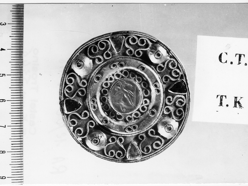 fibula circolare - deposizione longobarda (prima metà sec. VII d.C)