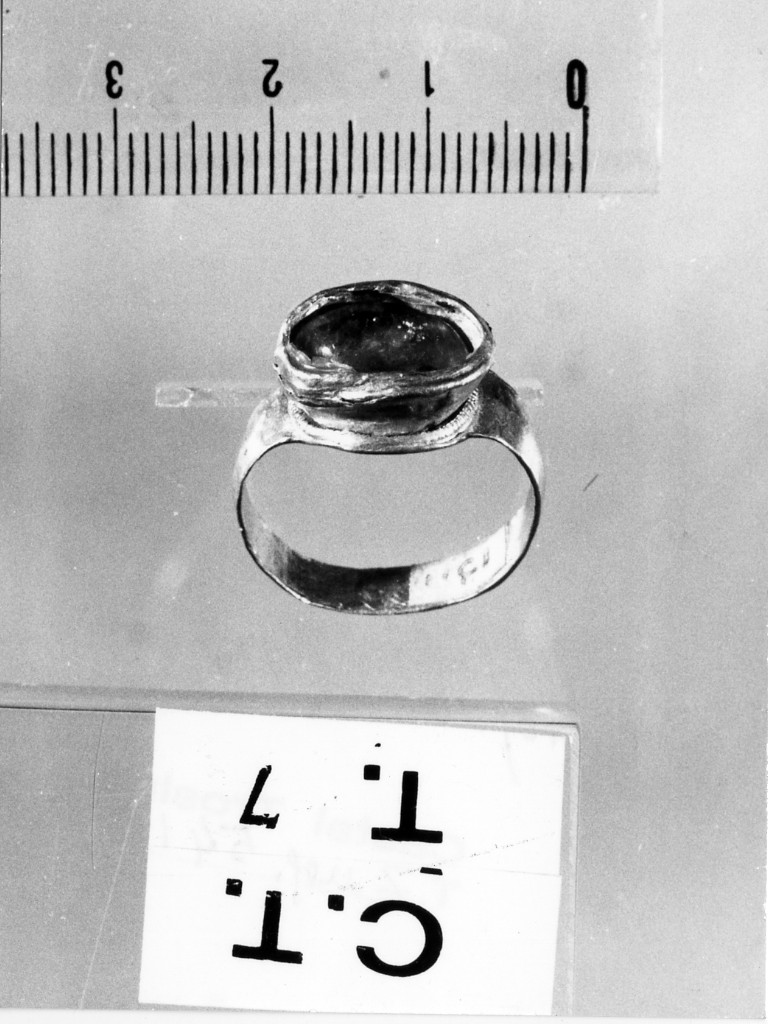 anello a castone - deposizione longobarda (prima metà sec. VII d.C)