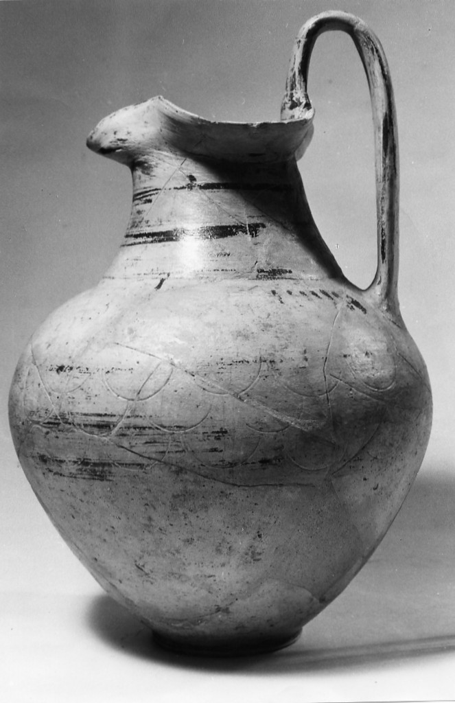 oinochoe a bocca trilobata - periodo romano-laziale IV B (ultimo quarto non determinabile sec. VII a.C)