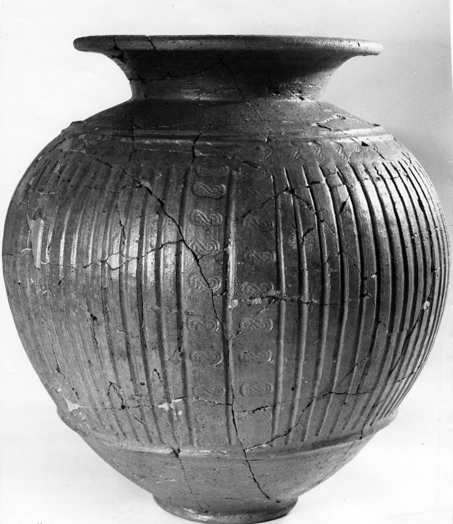 olla - periodo romano-laziale IV B (ultimo quarto non determinabile sec. VII a.C)