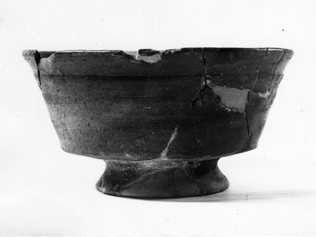 calice - periodo romano-laziale IV B (ultimo quarto non determinabile sec. VII a.C)