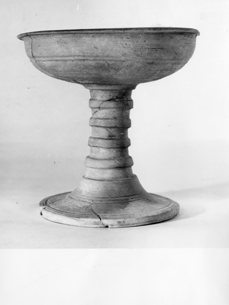 coppetta - periodo romano-laziale IV B (ultimo quarto non determinabile sec. VII a.C)