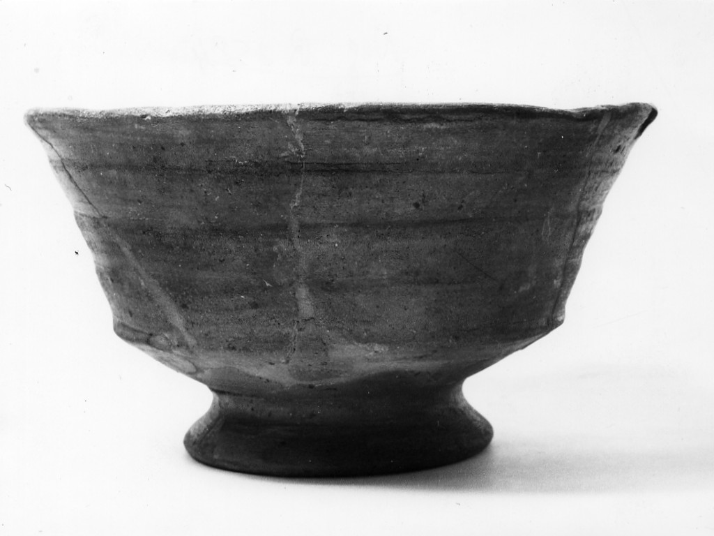 calice - periodo romano-laziale IV B (ultimo quarto non determinabile sec. VII a.C)