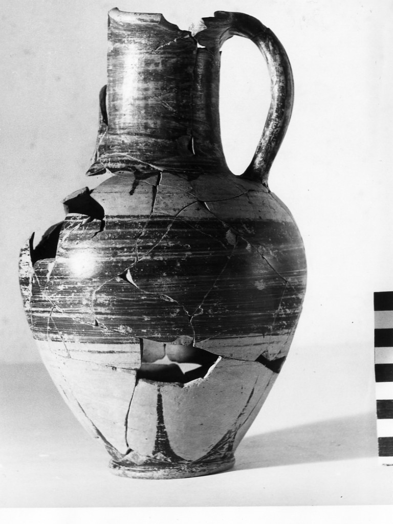 oinochoe a bocca trilobata - periodo romano-laziale IV B (ultimo quarto non determinabile sec. VII a.C)