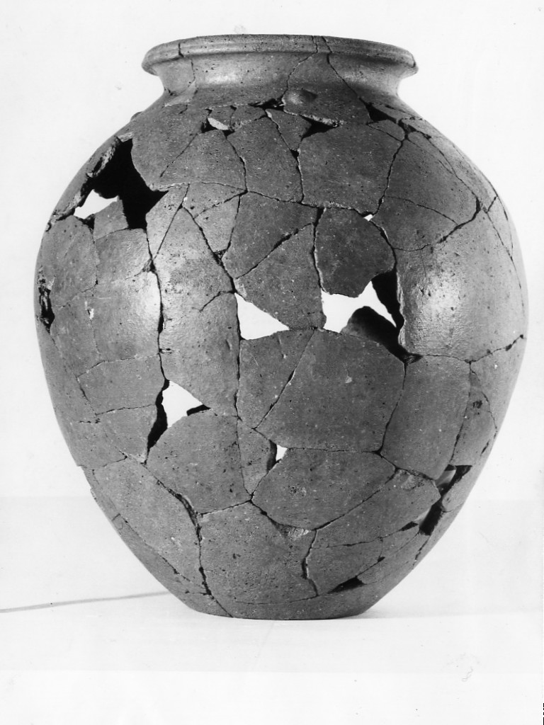 olla - periodo romano-laziale IV B (ultimo quarto non determinabile sec. VII a.C)