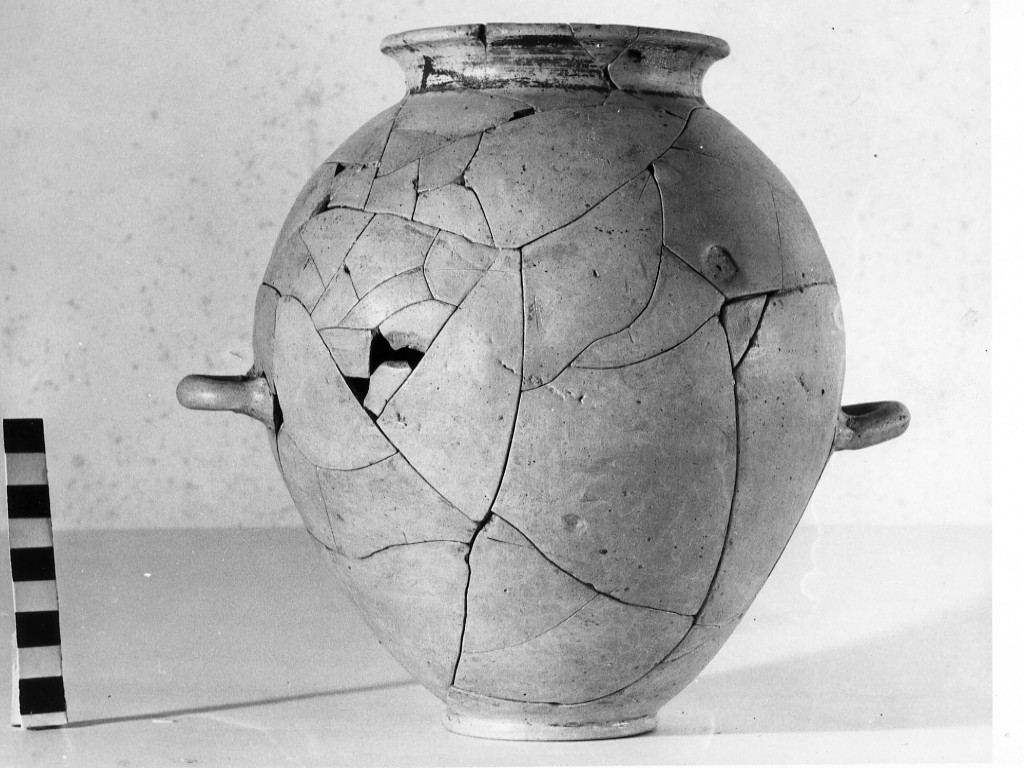 olla - periodo romano-laziale IV B (ultimo quarto non determinabile sec. VII a.C)