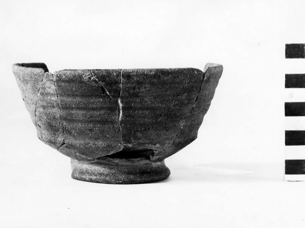 calice - periodo romano-laziale IV B (ultimo quarto non determinabile sec. VII a.C)