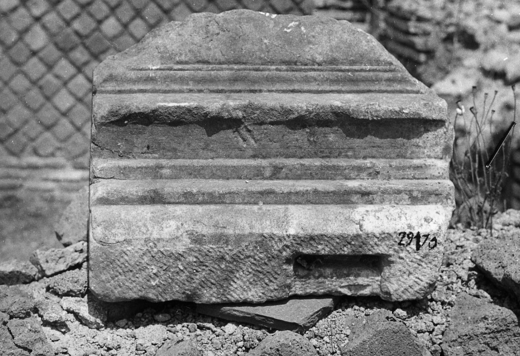 cornice (sec. II d.C)