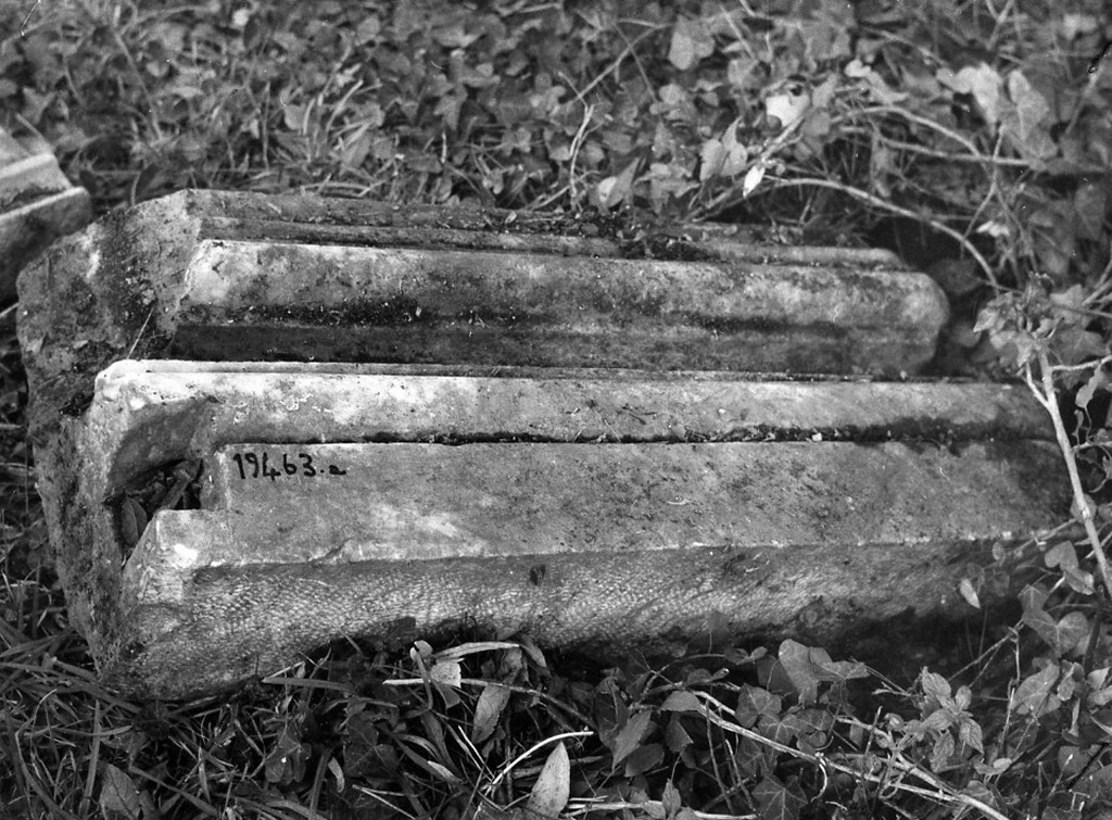 base di lesena (non determinabile)