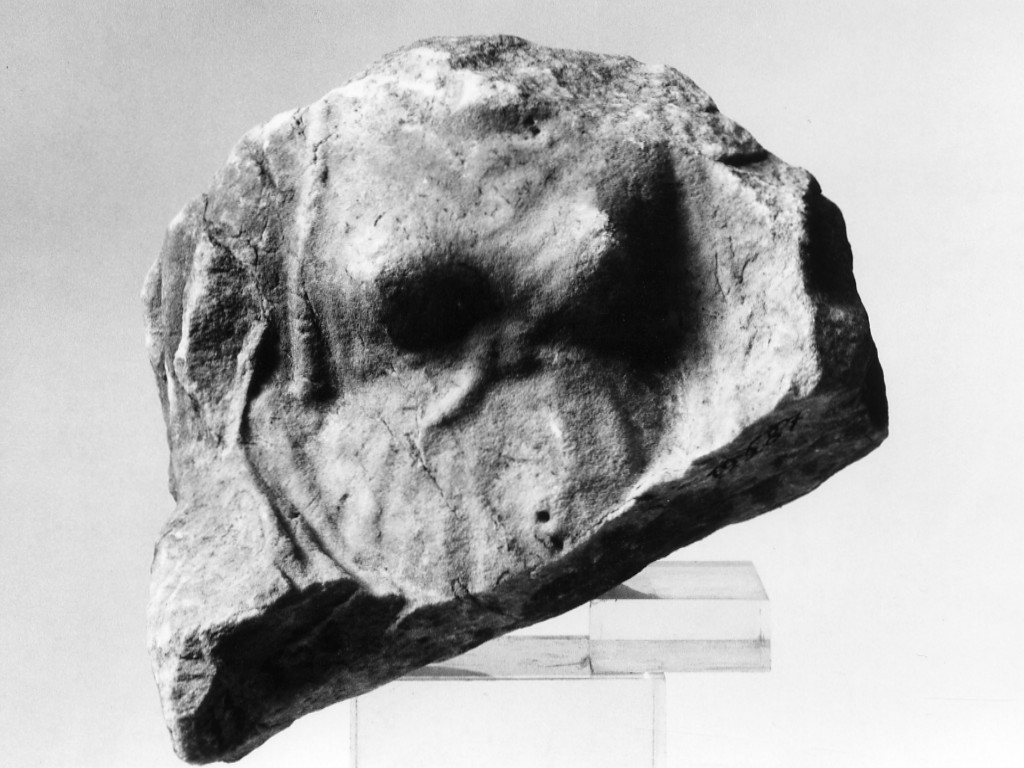 statuetta femminile (non determinabile)