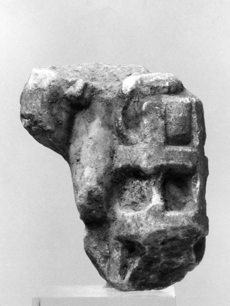 statua maschile (non determinabile)