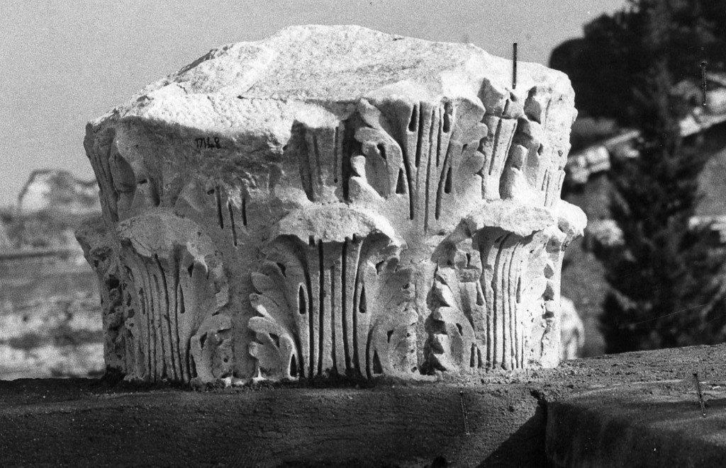 capitello corinzio (fine/ inizio secc. II d.C.-III d.C)