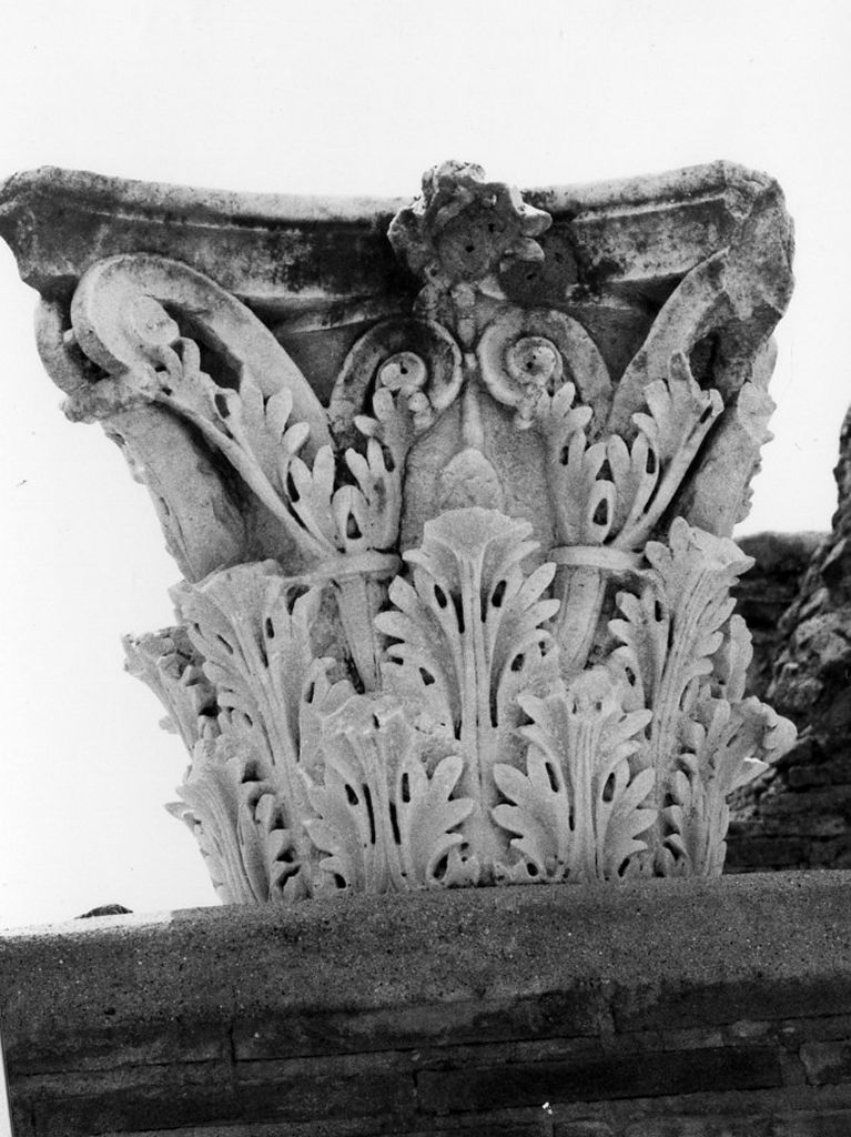 capitello corinzio (non determinabile)