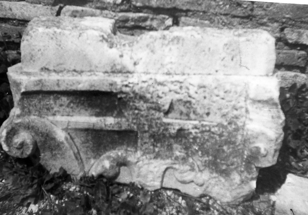 capitello di lesena (prima metà sec. IV d.C)