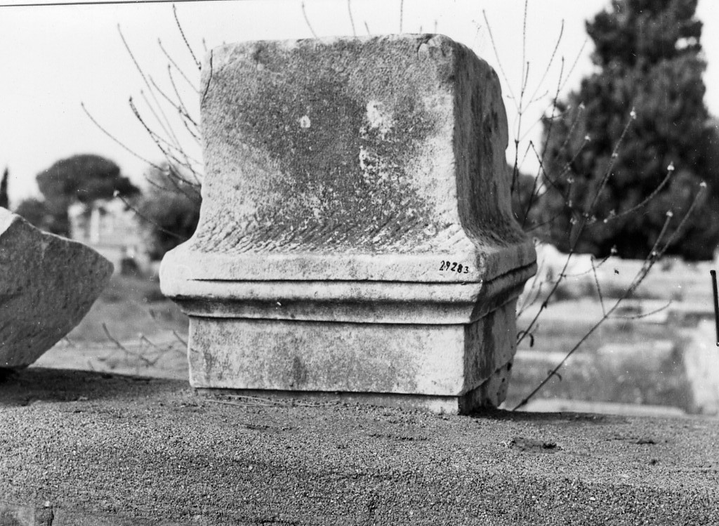 base di colonna (non determinabile)