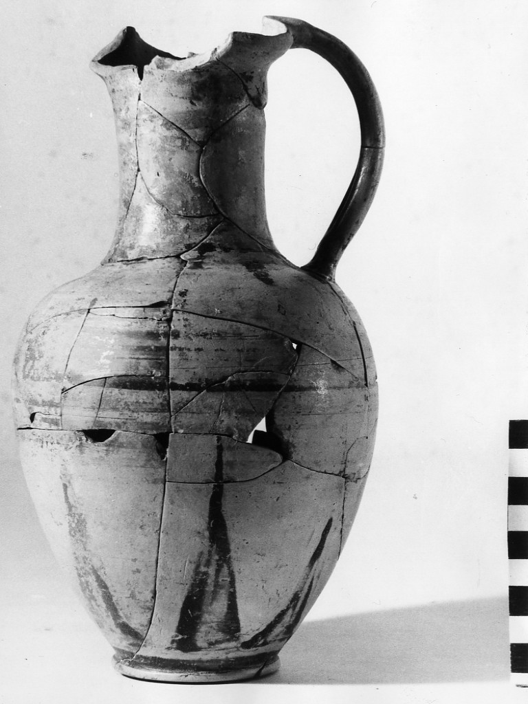 oinochoe a bocca trilobata - periodo romano-laziale IV B (ultimo quarto sec. VII a.C)