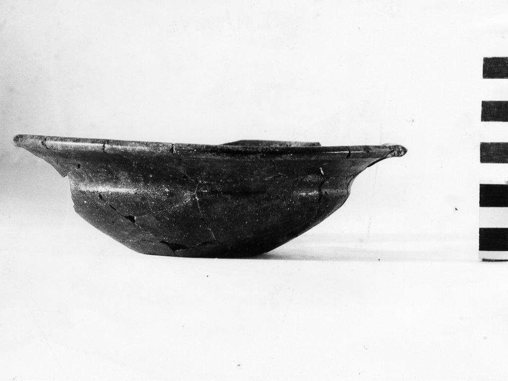 piatto - periodo romano-laziale IV B (ultimo quarto sec. VII a.C)