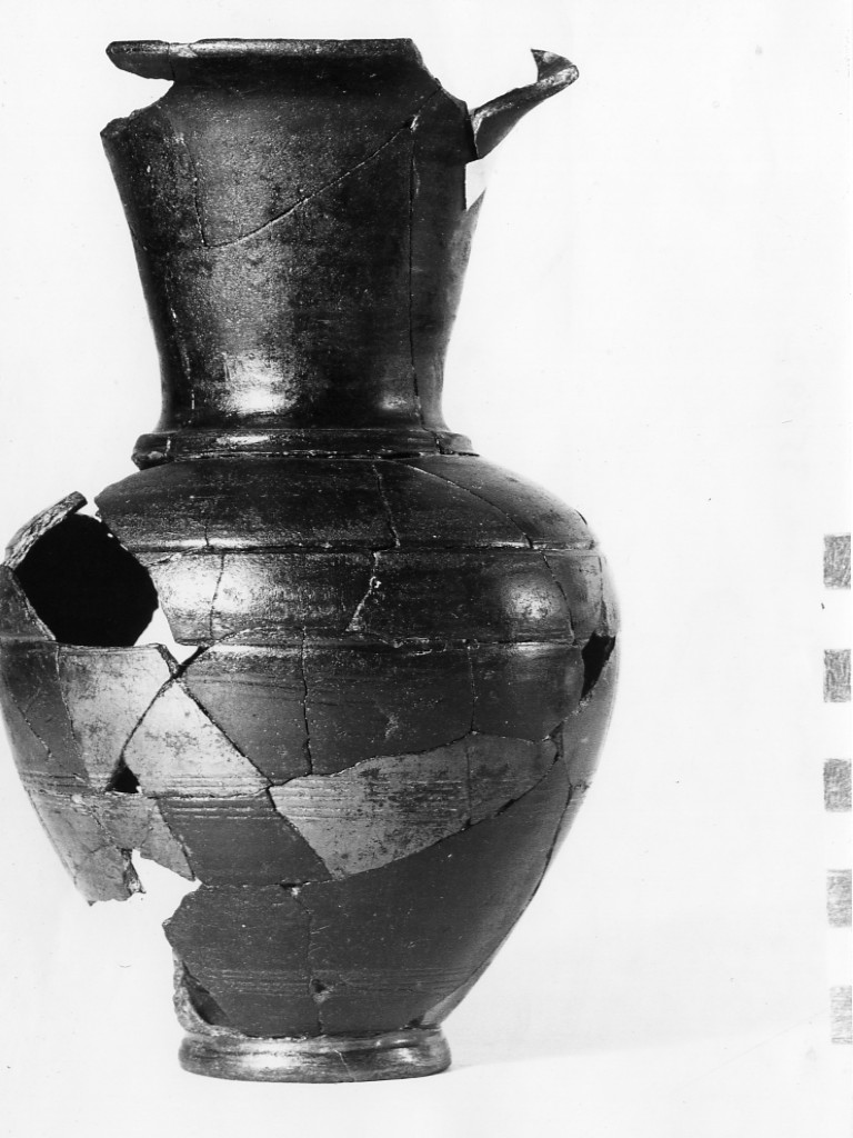 oinochoe a bocca trilobata - periodo romano-laziale IV B (ultimo quarto sec. VII a.C)