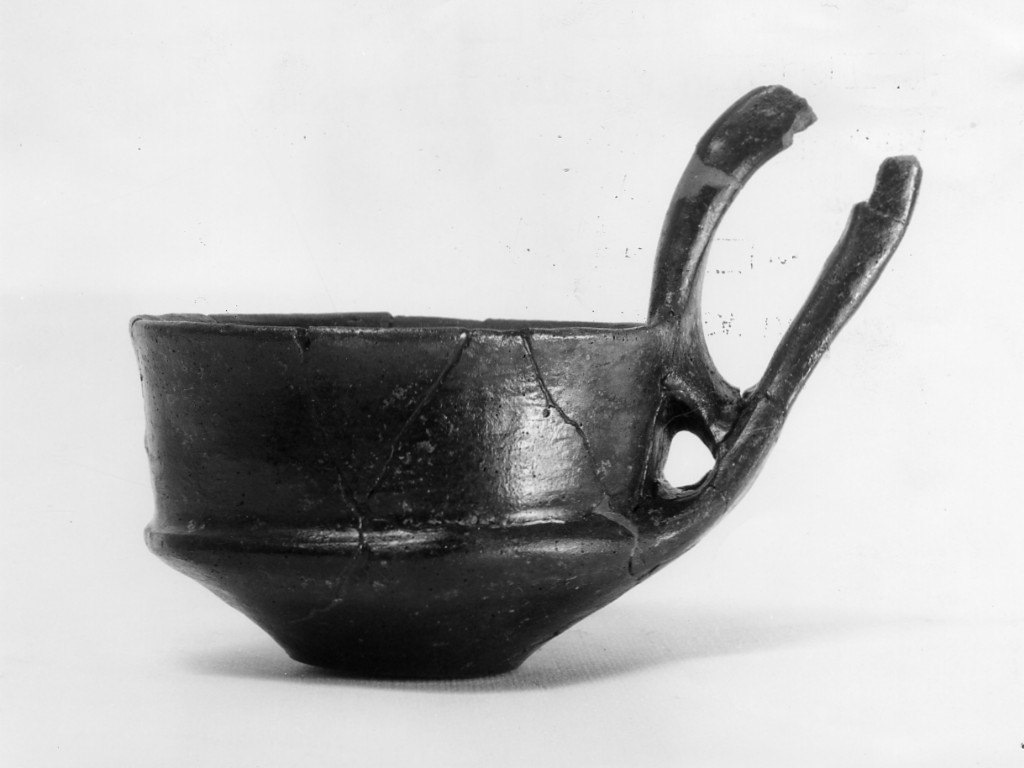 tazza (primo quarto sec. VII a.C)