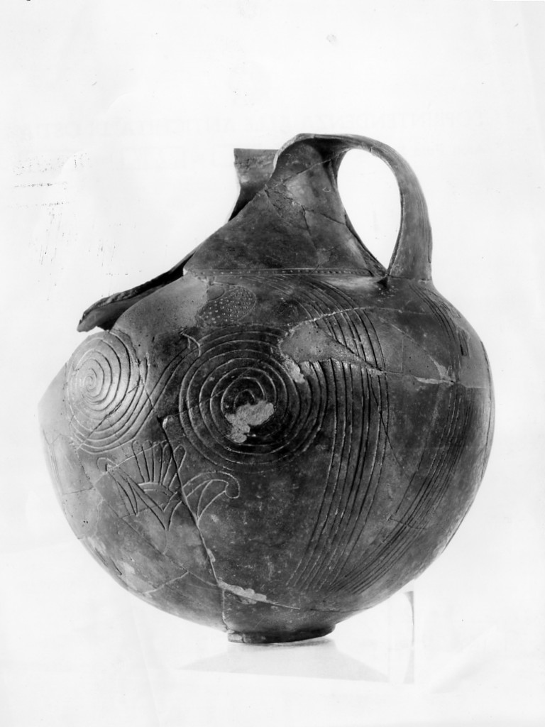 anfora a doppia spirale (primo quarto sec. VII a.C)