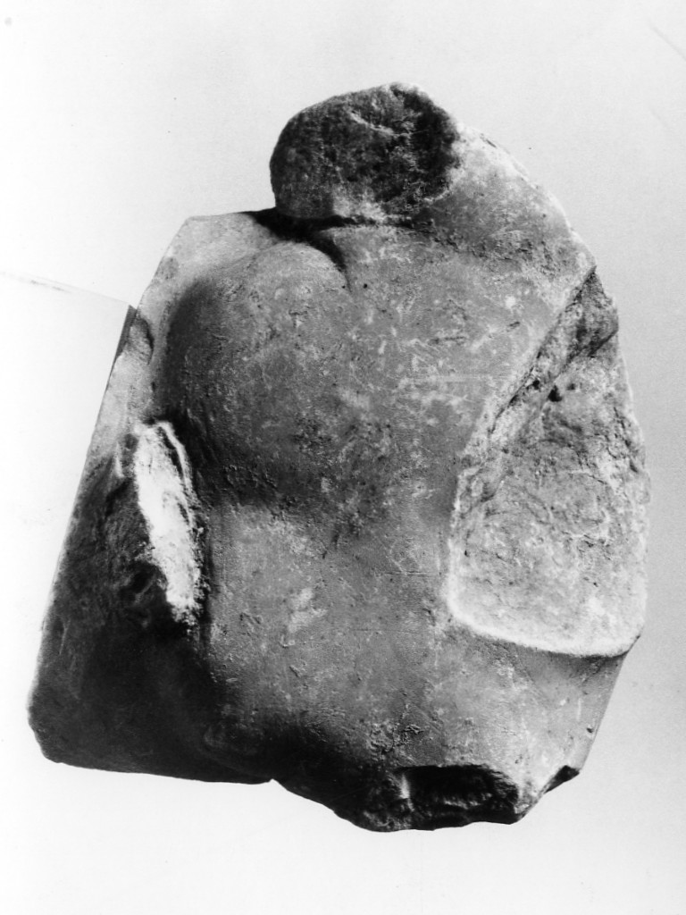 statuetta femminile (non determinabile)