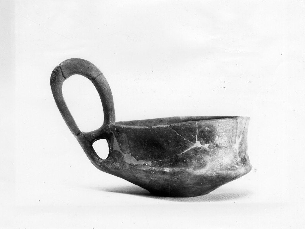 tazza (primo quarto sec. VII a.C)