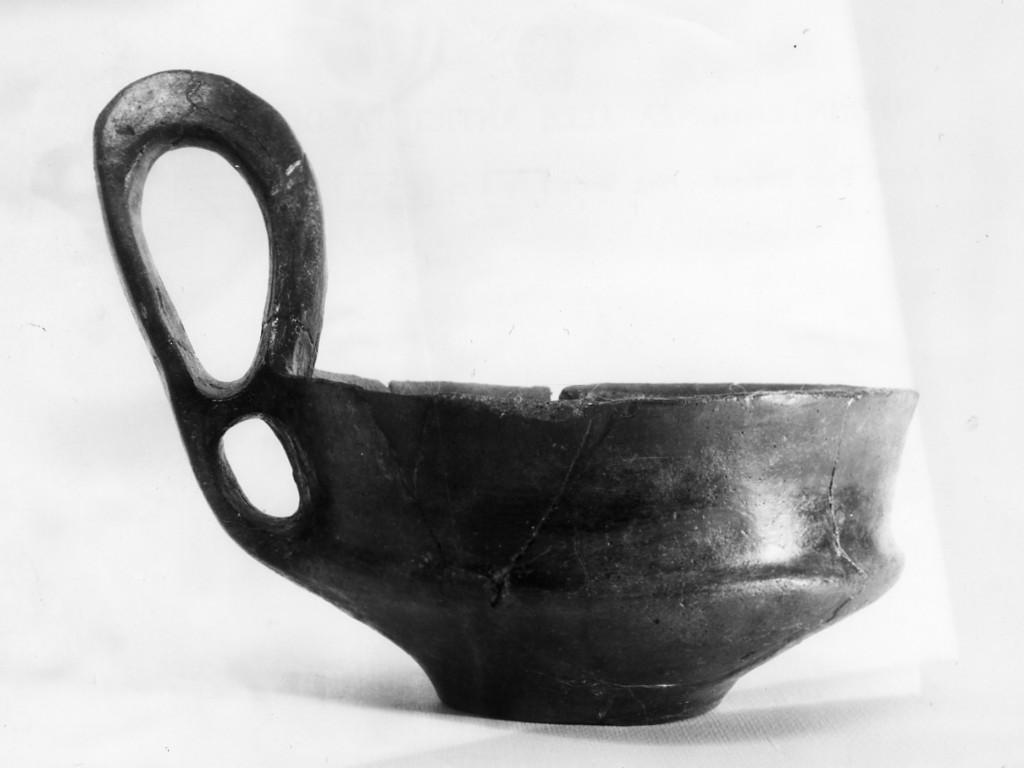 tazza (primo quarto sec. VII a.C)
