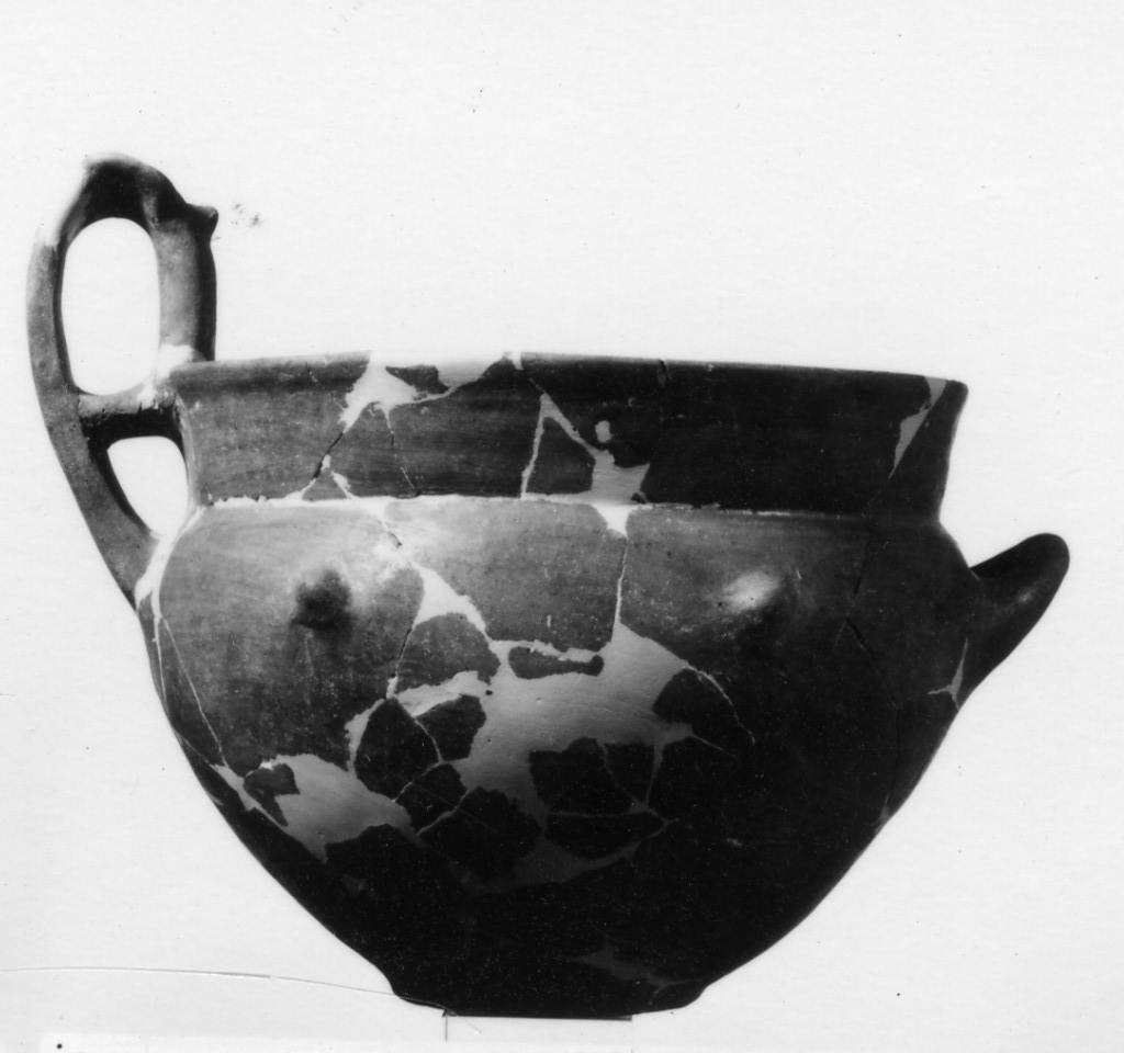 tazza (prima metà sec. VII a.C)