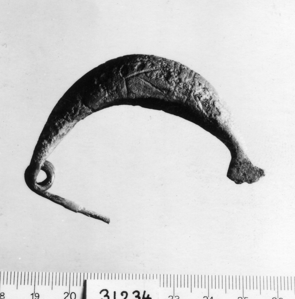 fibula a navicella (prima metà sec. VII a.C)
