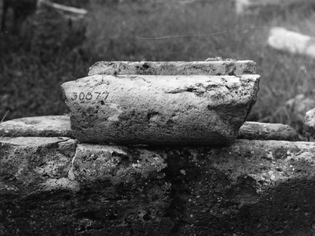 base di colonna (fine sec. II a.C)