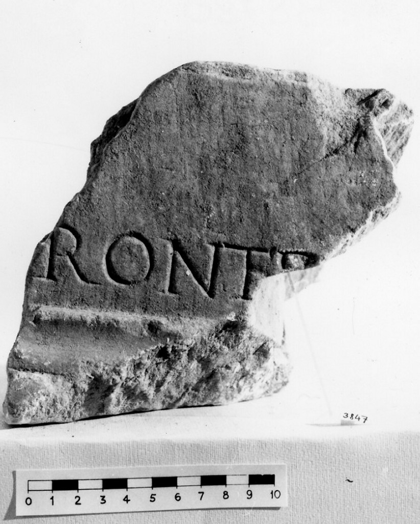 lastra iscritta (non determinabile)