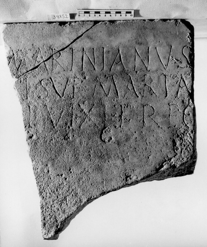 lastra iscritta (non determinabile)