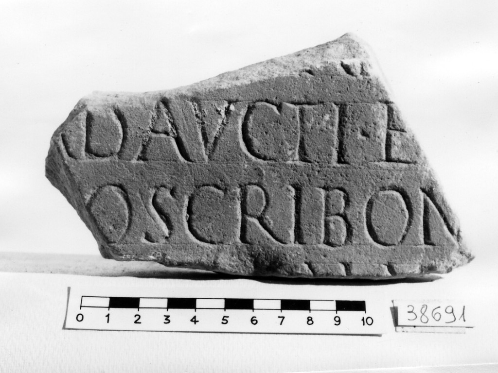 lastra iscritta (non determinabile)