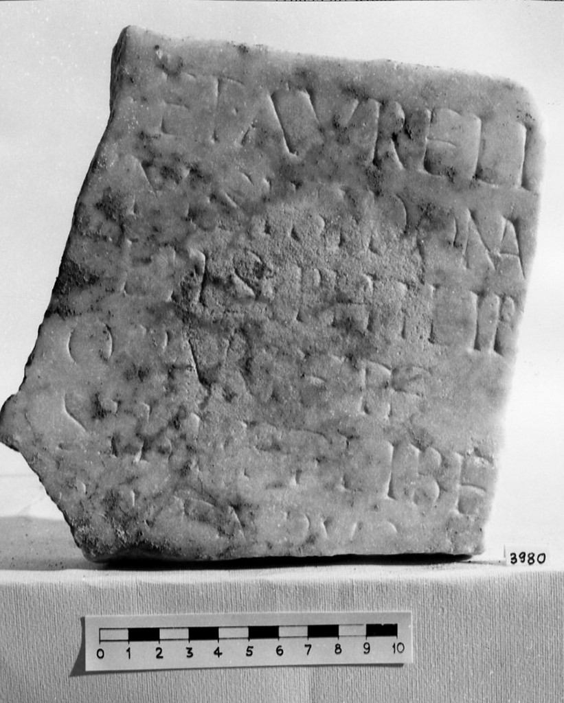 lastra iscritta (non determinabile)