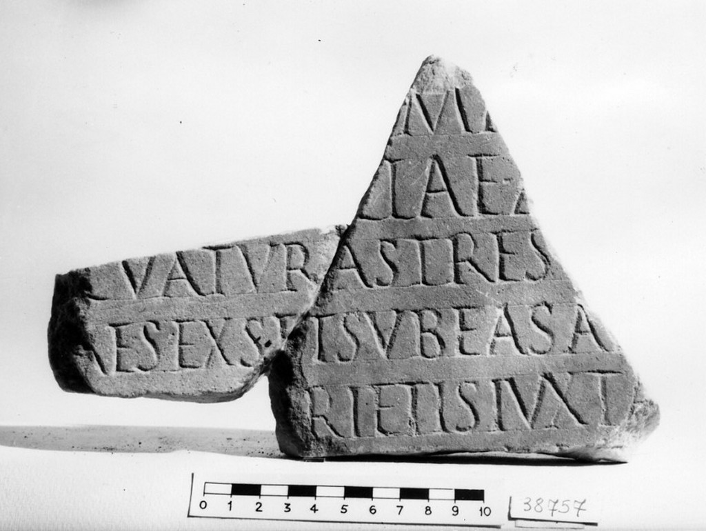 lastra iscritta (non determinabile)