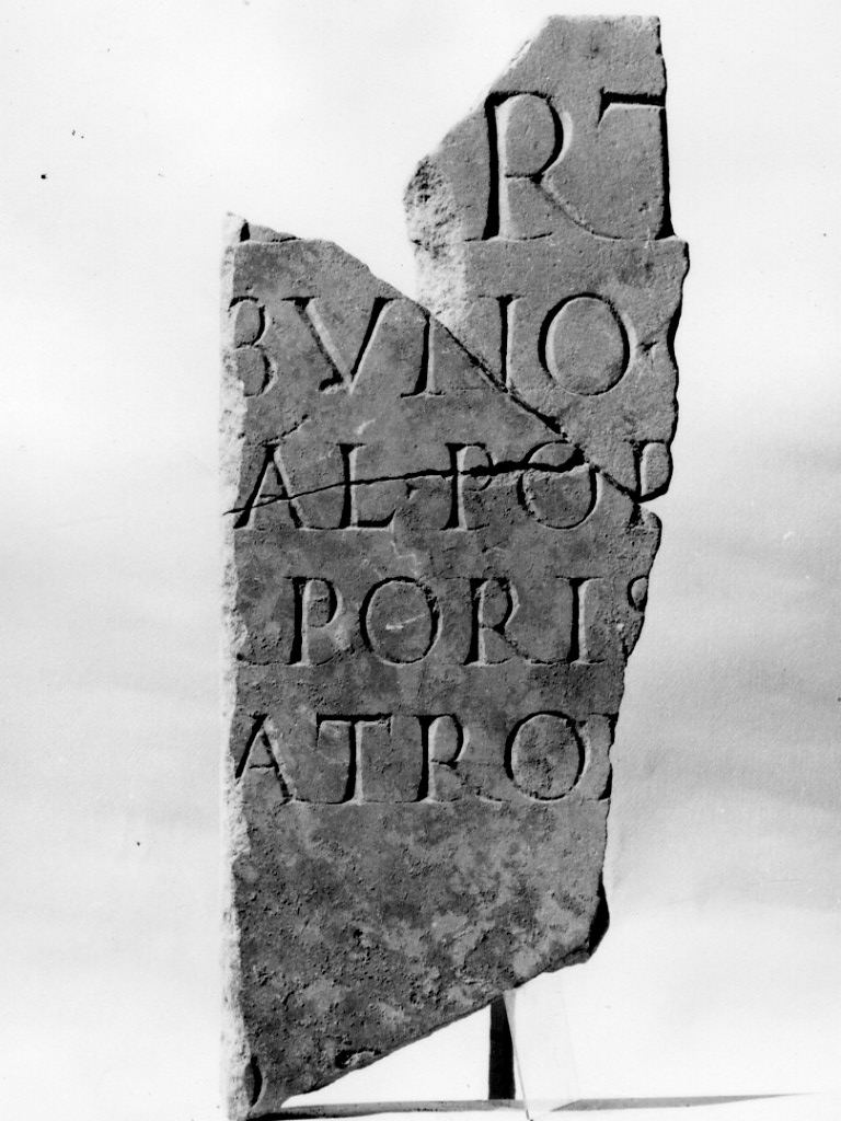 lastra iscritta (non determinabile)