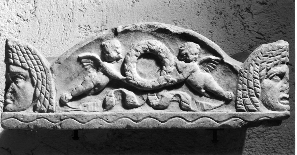 coperchio di cippo (sec. II d.C)