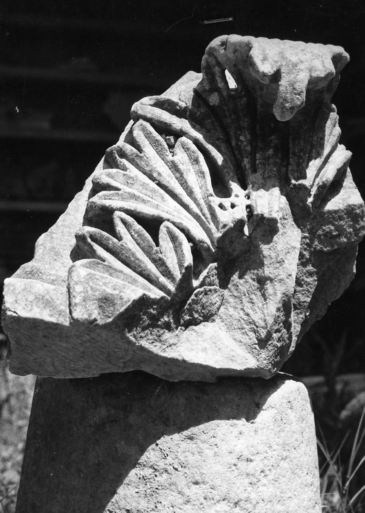 capitello di lesena (sec. II d.C)