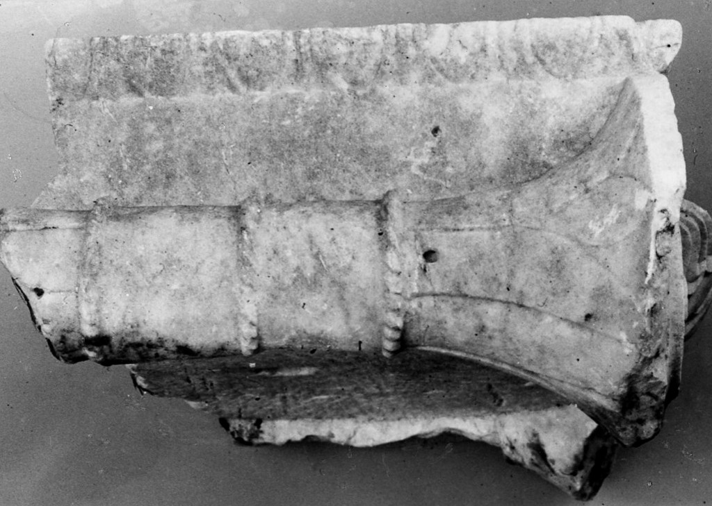 capitello ionico (fine/ inizio secc. I a.C.-I d.C)