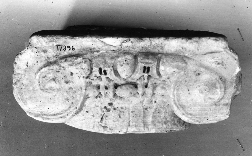 capitello ionico (metà/ fine secc. III d.C.-IV d.C)