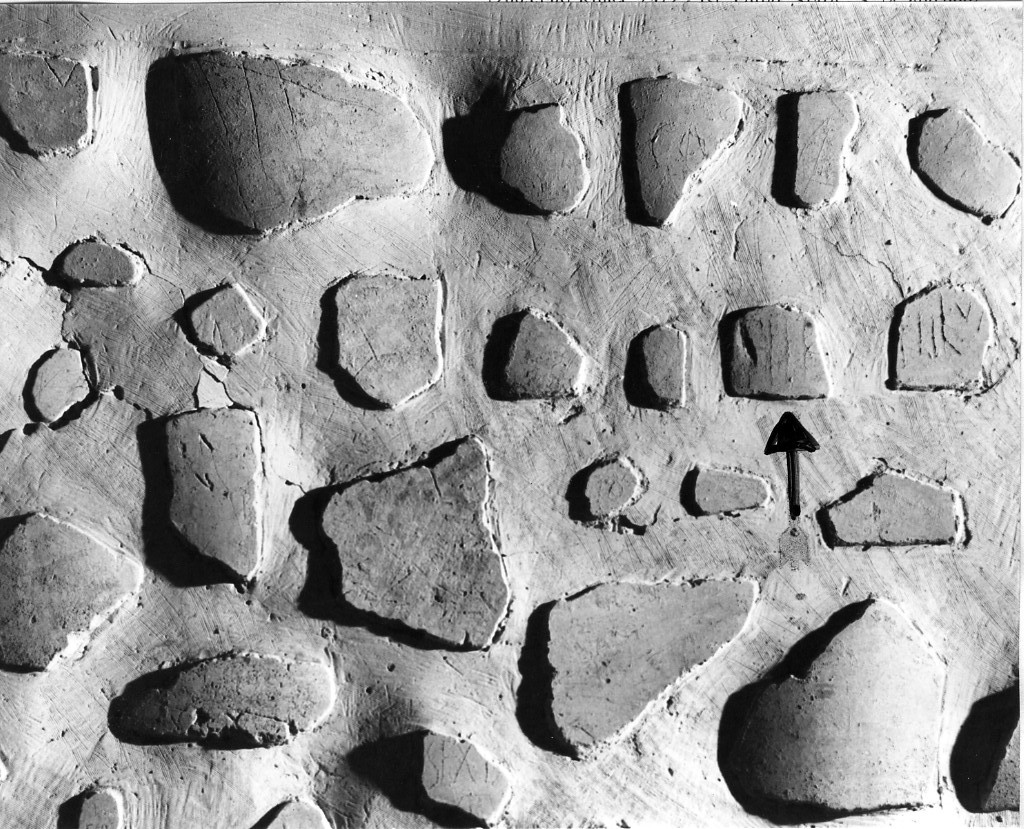 rivestimento parietale con graffito (secc. I d.C.-II d.C)