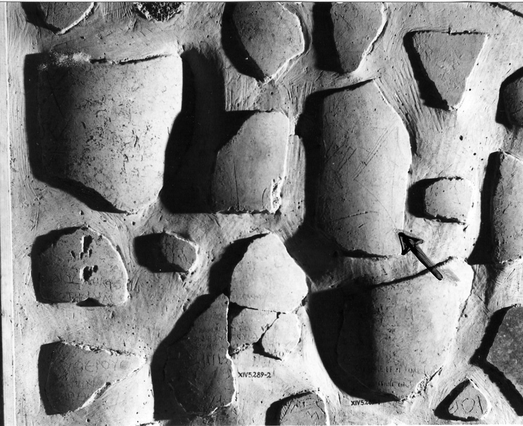 rivestimento parietale con graffito (secc. I d.C.-II d.C)