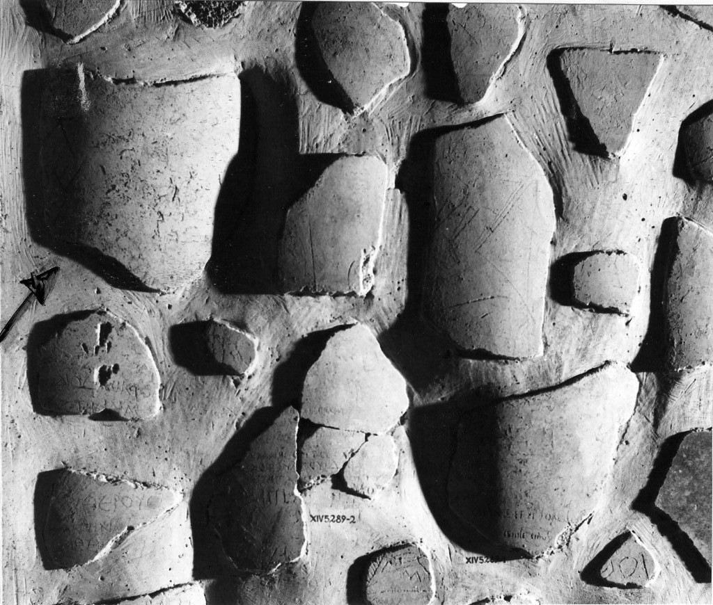 rivestimento parietale con graffito (secc. I d.C.-II d.C)