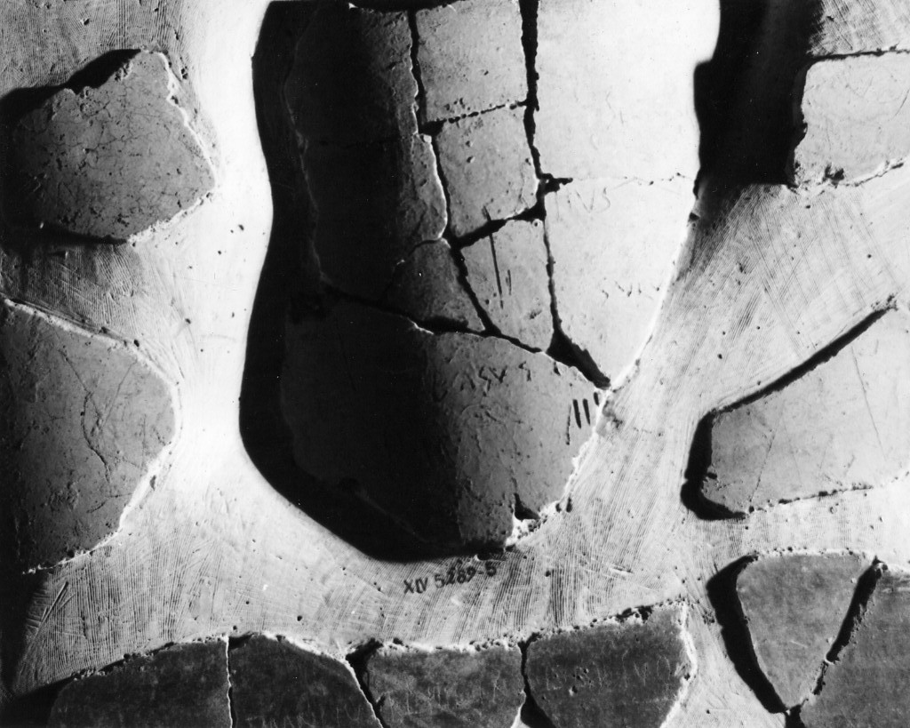 rivestimento parietale con graffito (metà/ fine secc. I a.C.-I d.C)